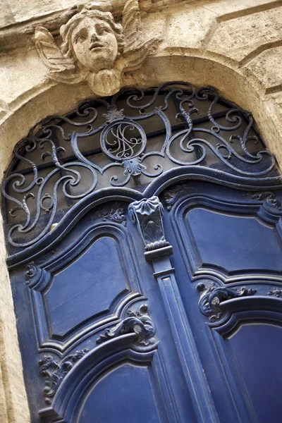 Puerta de una mansión — Foto de Stock