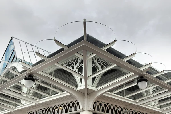 Glasdach auf einem Marktgebäude — Stockfoto