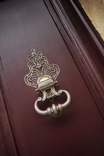 Bronze knocker on a door — Stock Photo, Image