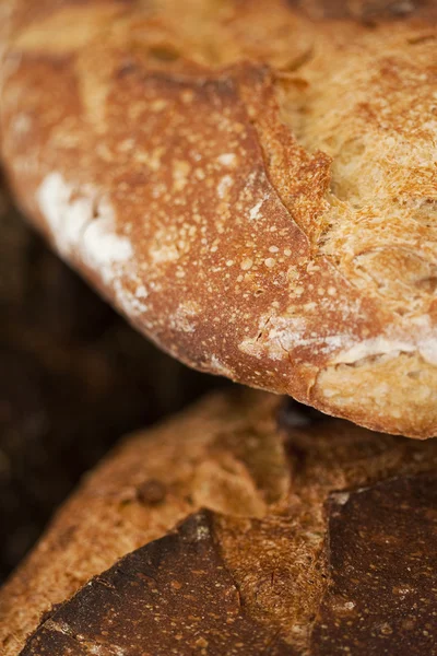 Feche Dois Pães Crocantes Uma Padaria — Fotografia de Stock