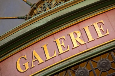 Bir alışveriş merkezinin giriş