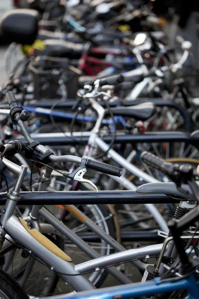 Паркування велосипедів — стокове фото