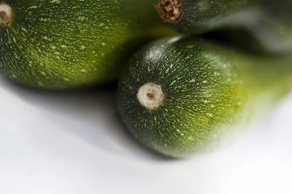 Courgettes sur une table — Photo