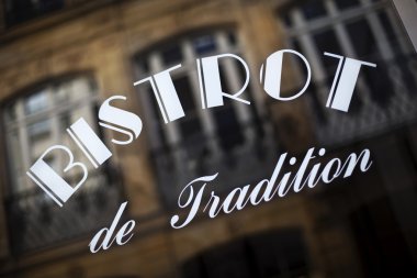 Bir Fransız bistro penceresi