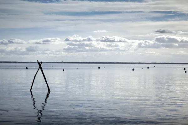 Meereslandschaft und wolkenverhangener Himmel — Stockfoto