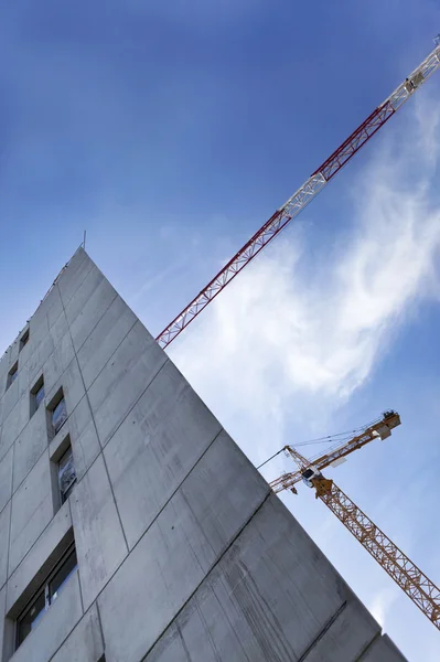 Cranes and building — Stock Photo, Image