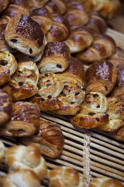 Doces crusty em uma padaria — Fotografia de Stock