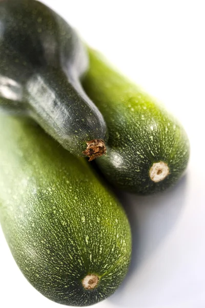 Courgettes sur une table — Photo