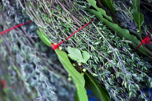 Primo Piano Erbe Una Bancarella Mercato — Foto Stock