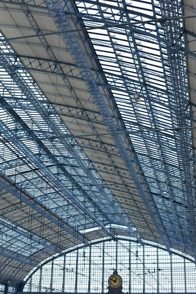 Glasdach Und Uhr Der Halle Des Bahnhofs Von Bordeaux Frankreich — Stockfoto