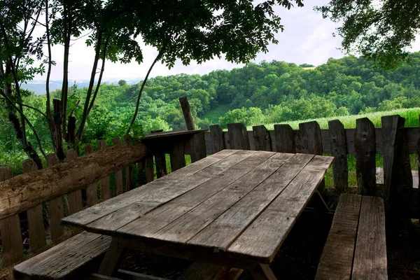 Dřevěný Stůl Lavice Francouzském Venkově — Stock fotografie