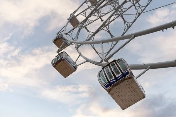 Facing Big Wheel City — Stock Photo, Image