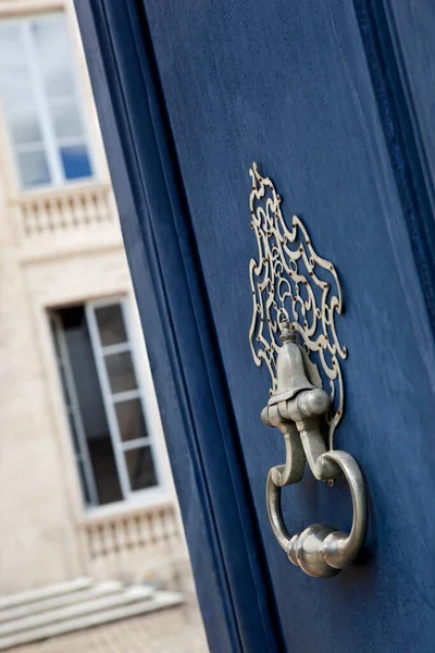 Elegantní Bronzový Klepadlo Francouzského Sídla — Stock fotografie