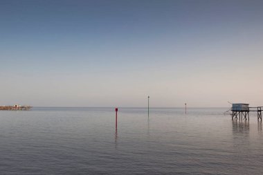 Fransa 'nın güneybatısında Atlantik Okyanusuna bakan balıkçı kulübesi