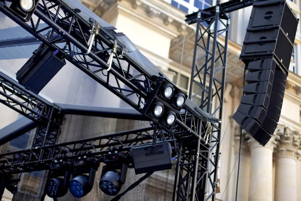 Sahnede ses ve ışık rampası