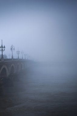 Bordeaux'da köprü