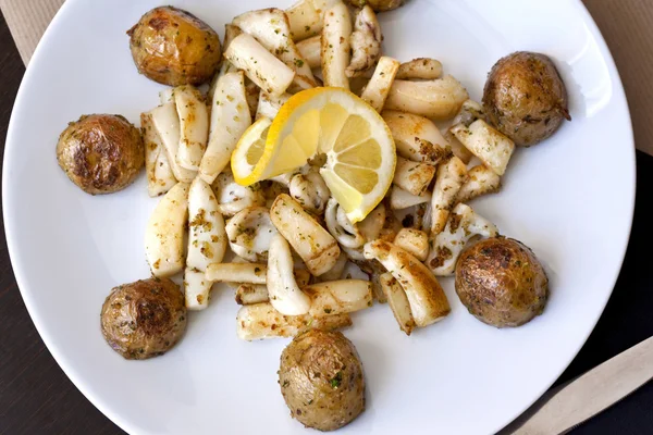 Squid och potatis — Stockfoto