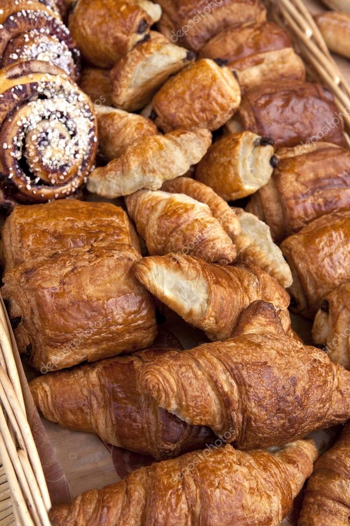 french pastries in a bakery — 图库照片#62423679