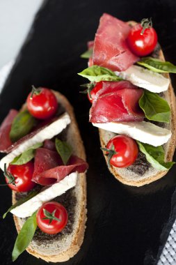 Tartines domates, jambon