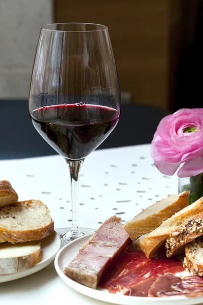 Plate of  meats with a glass of red wine — Stock Photo, Image