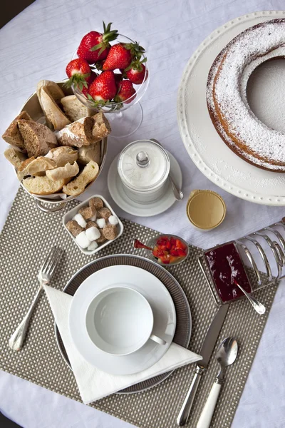 Französisches leckeres Frühstück — Stockfoto