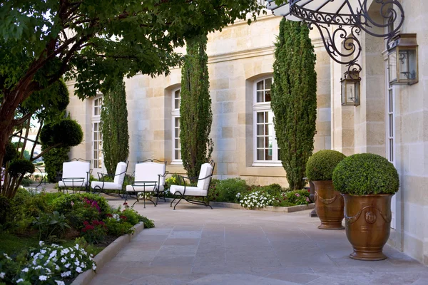 Terraza y jardín — Foto de Stock