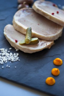 kavrulmuş domuz eti