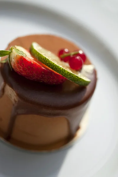 Chokladmousse Och Olika Frukter Tallrik — Stockfoto