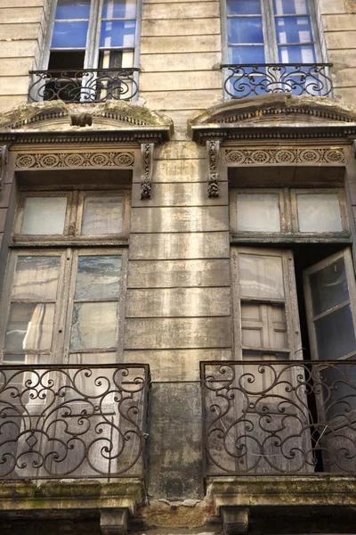 Facciata di un vecchio edificio — Foto Stock