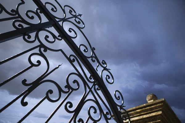 Puerta Hierro Forjado Pilar Piedra Parque — Foto de Stock