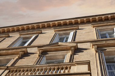 Fransız malikanesinin taş cephesi