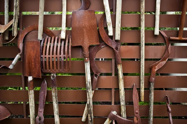 Decorating Fence Old Rusty Tools — Stock Photo, Image