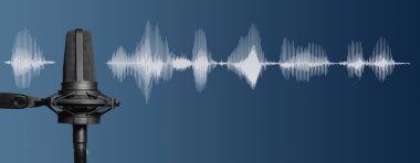Ses dalgası sinyali, koyu mavi arkaplan, kayıt stüdyosu, yayın ya da podcast afişi ile profesyonel mikrofon kayıt sesi