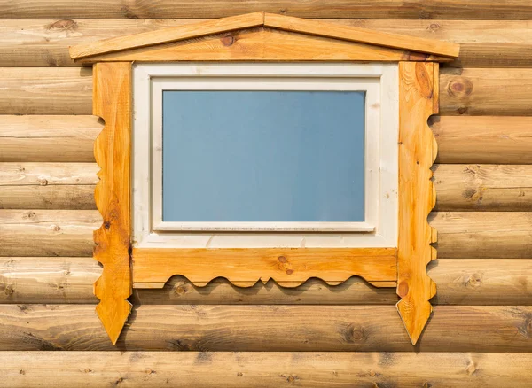 Parte de la pared casa de madera con ventana — Foto de Stock