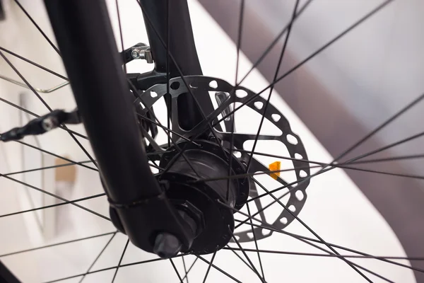 Front wheel hub of bicycle — Stock Photo, Image