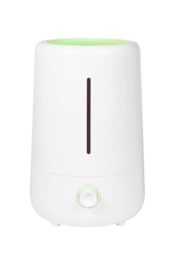 Beyaz arkaplanda modern nemlendirici izole edildi