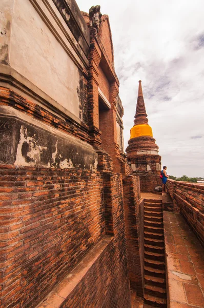 AYUTTHAYA, THAILAND-JUNE 27, 2013: Watyaichaimongkol — Fotografia de Stock