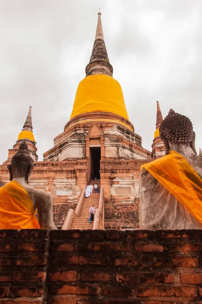 AYUTTHAYA, THAILAND-JUNE 27, 2013: Watyaichaimongkol — Fotografia de Stock