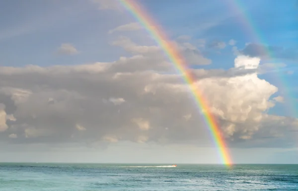 Dubbel regnbåge över havet — Stockfoto