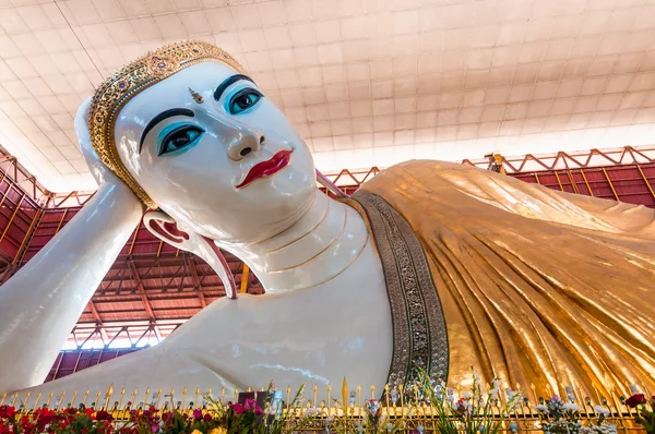 Chaukhtatgyi Paya, liggende Boeddha in Yangon, Myanmar. Stockfoto