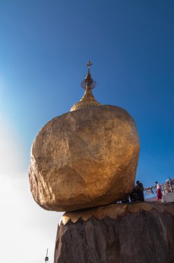 Altın Rock, Myanmar-Şubat 21,2014: Kyaiktiyo Pagoda
