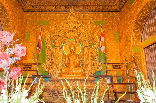 Kyaikhto, myanmar - 22. Februar 2014: kyaikpawlaw buddha image — Stockfoto