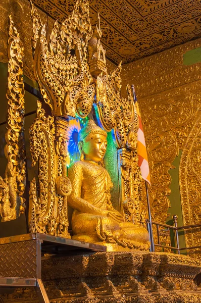 Kyaikhto, Myanmar - February 22, 2014: Kyaikpawlaw Buddha Image — Stock Photo, Image