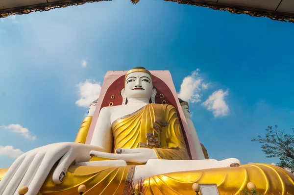 Bago, myanmar-22 februar 2014: kyikepun, viergesichtige pagode — Stockfoto