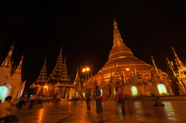 Yangon, Myanmar-Şubat 19,2014: Shwedagon Pagoda, Burma — Stok fotoğraf