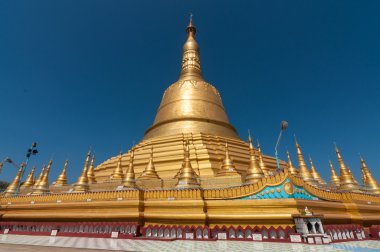 Bago, Myanmar-Şubat 21,2014: Shwemawdaw pagoda