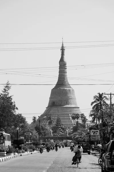 Bago, Myanmar-February 21,2014: Shwemawdaw pagoda — Stock Photo, Image
