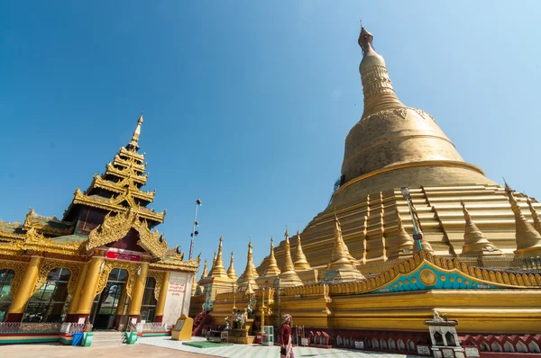 Bago, Myanmar-februari 21,2014: Shwemawdaw pagode Stockafbeelding