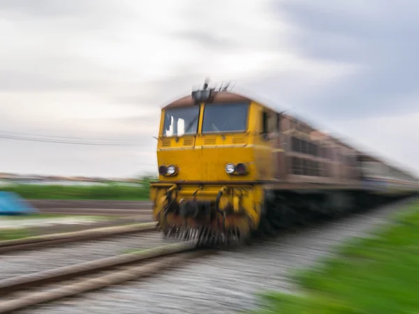 Locomotive ferroviaire voyageant en Thaïlande — Photo