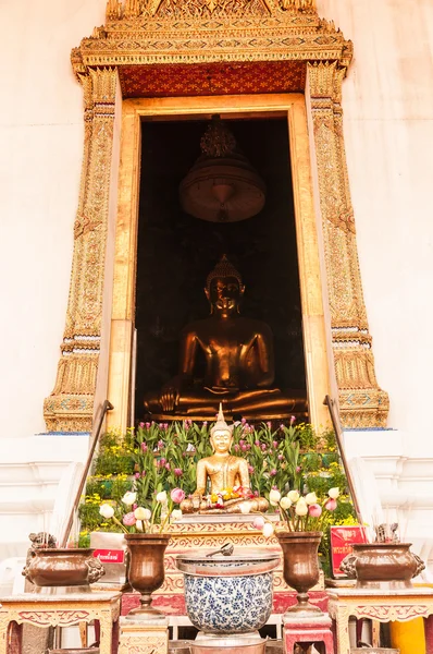 Schöner buddha in kapelle von wat suthat — Stockfoto